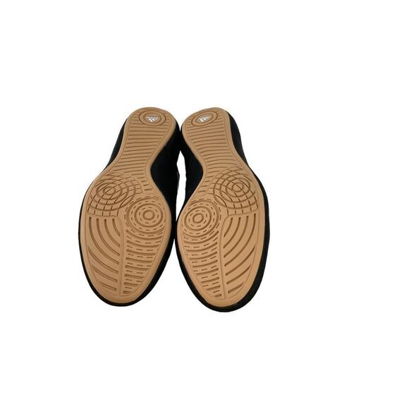 Athletic_Shoes